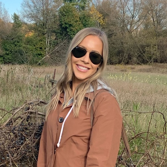 Meet your Posher, Kimberly - Picture 1 of 1